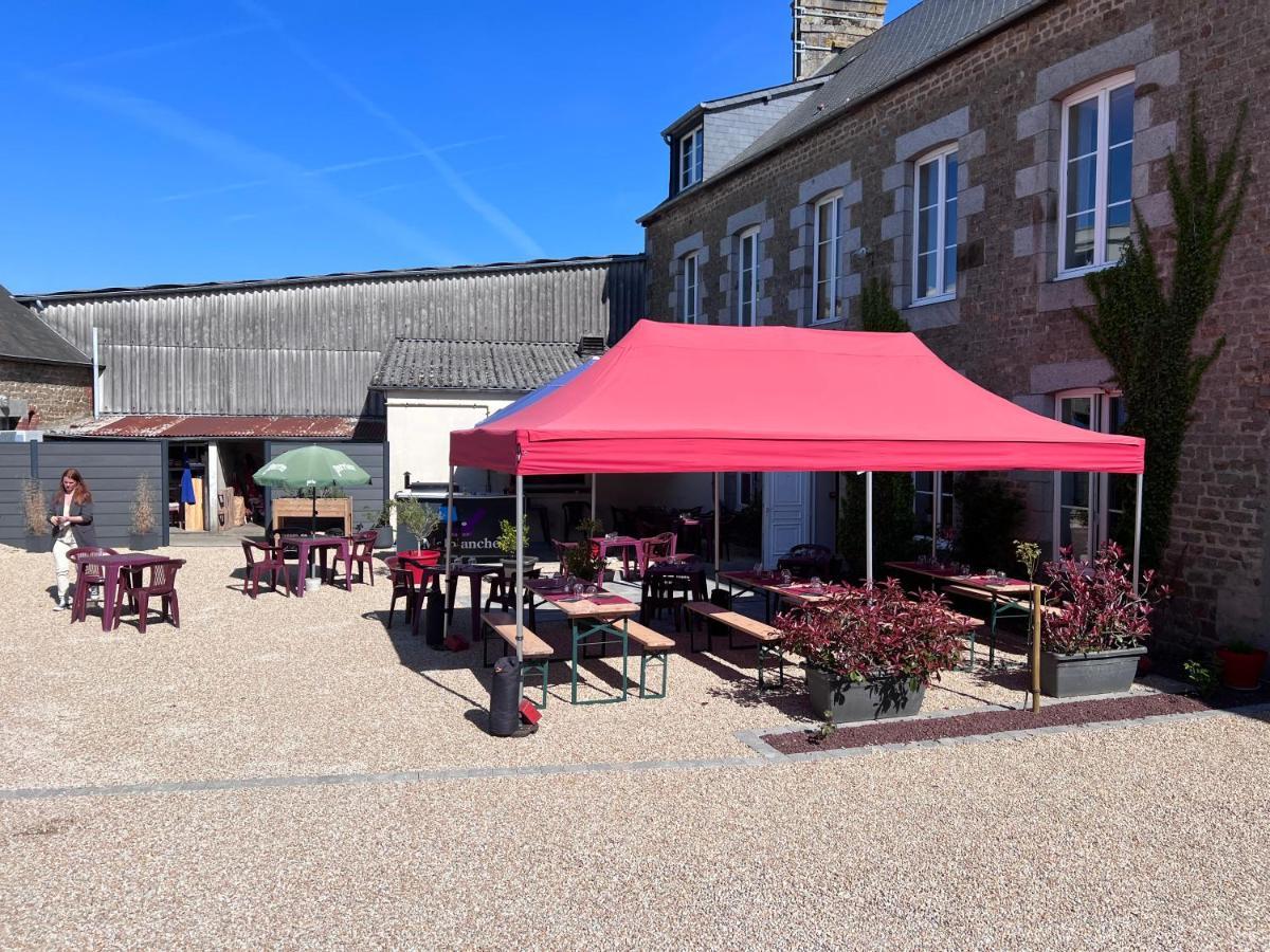 Au Pere Tranquille Hotel Tinchebray-Bocage Exterior foto