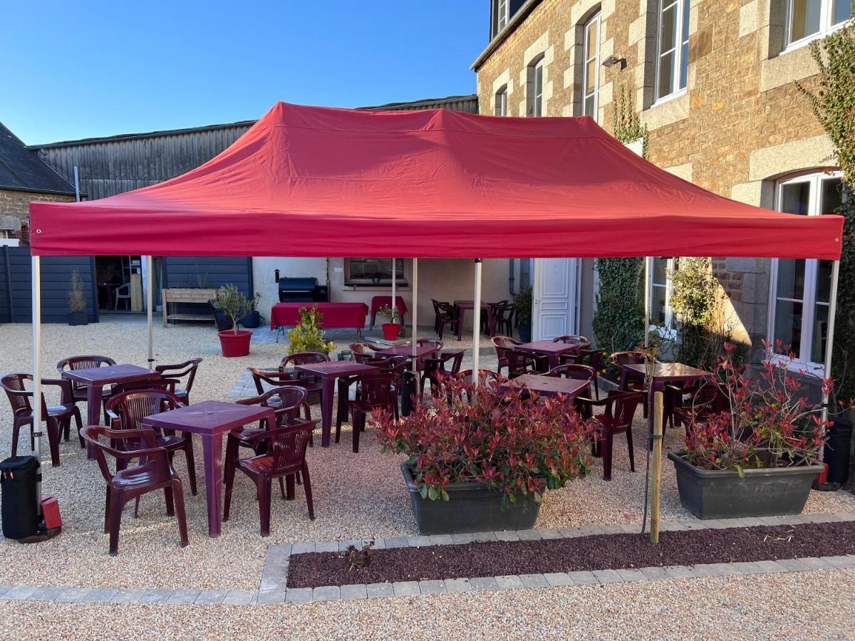 Au Pere Tranquille Hotel Tinchebray-Bocage Exterior foto