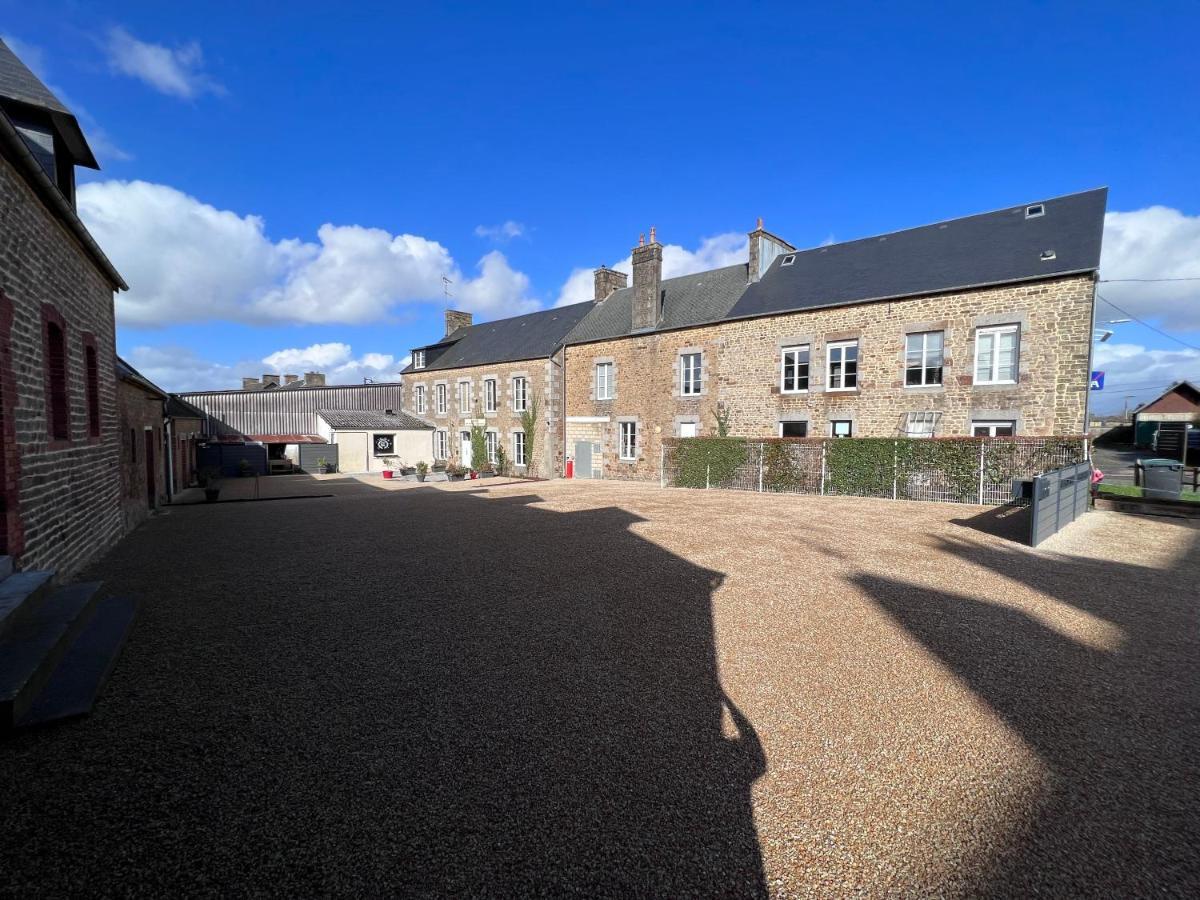 Au Pere Tranquille Hotel Tinchebray-Bocage Exterior foto