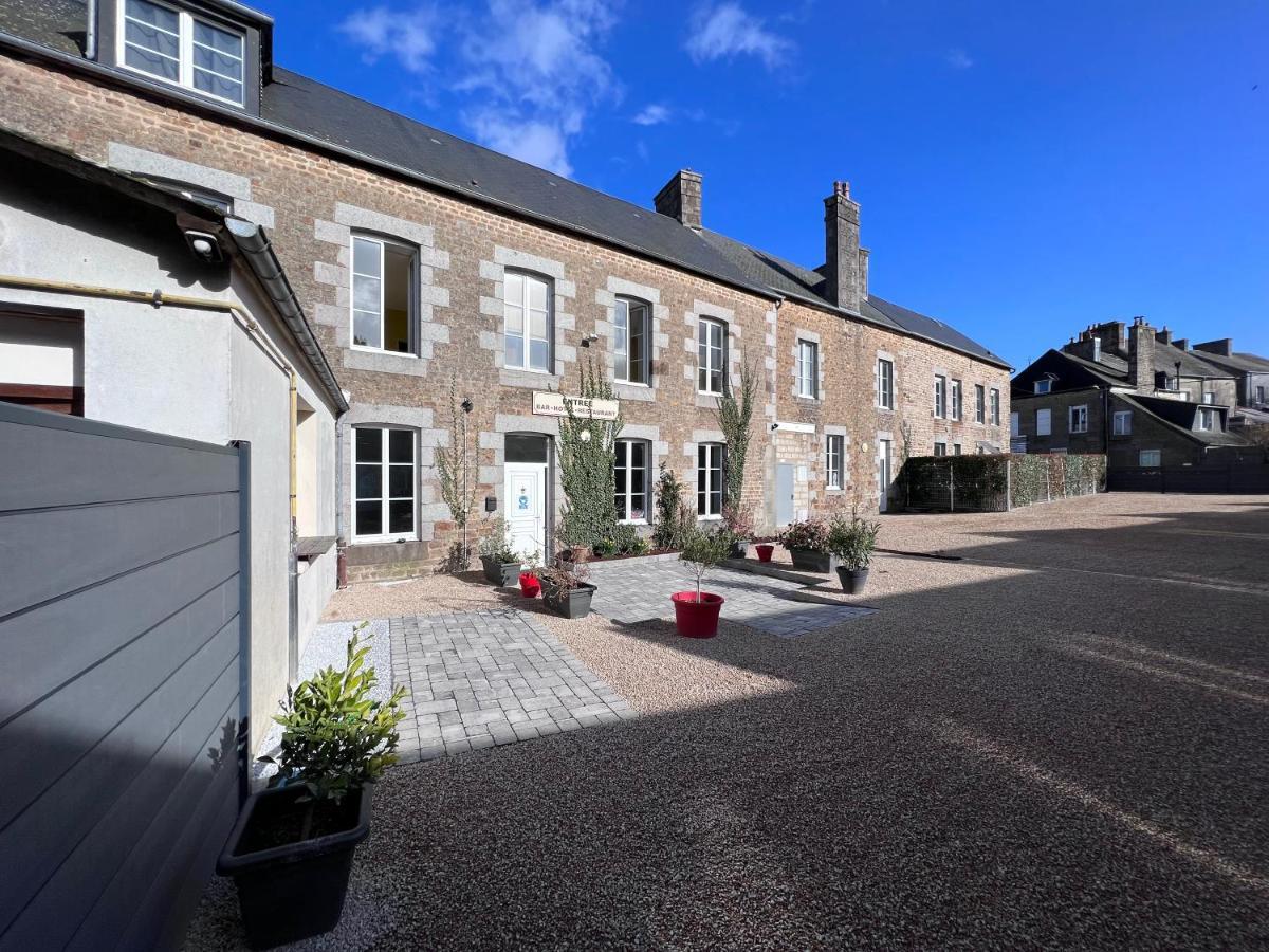 Au Pere Tranquille Hotel Tinchebray-Bocage Exterior foto