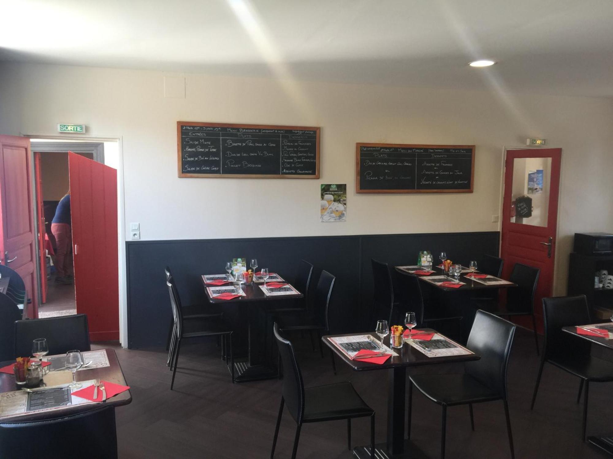 Au Pere Tranquille Hotel Tinchebray-Bocage Exterior foto