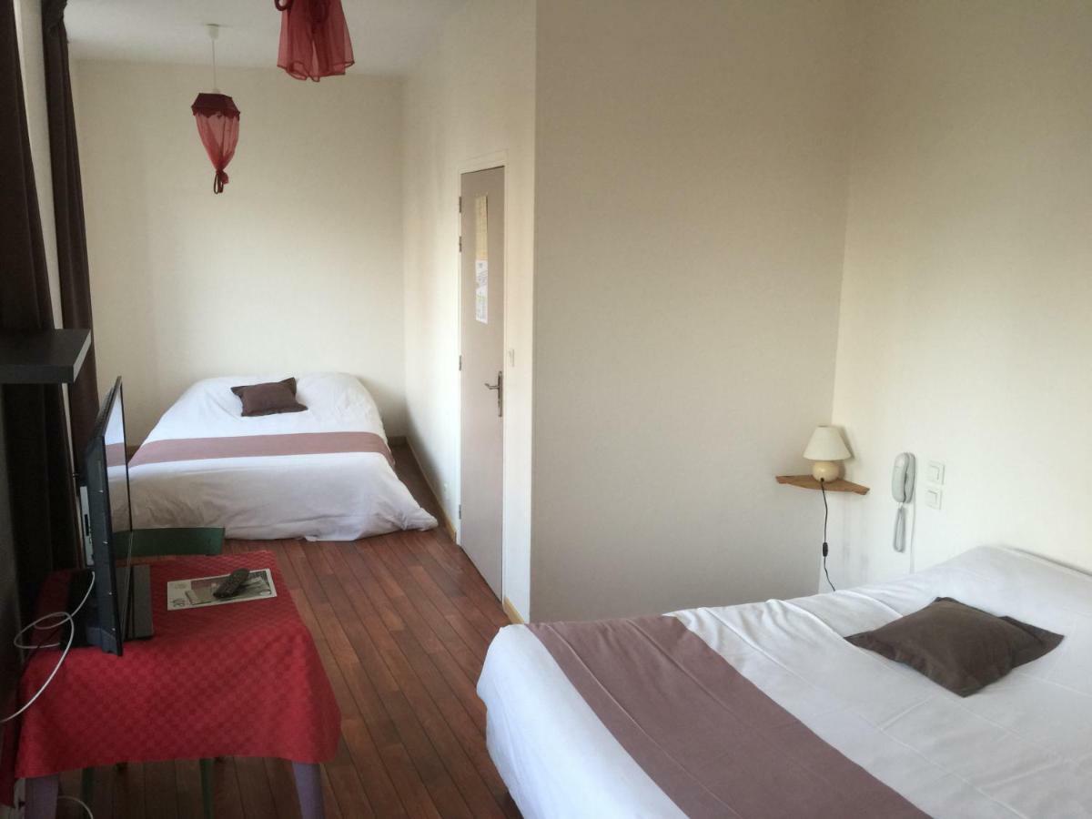 Au Pere Tranquille Hotel Tinchebray-Bocage Exterior foto