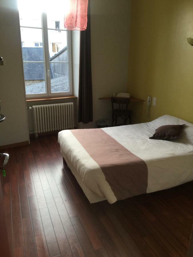Au Pere Tranquille Hotel Tinchebray-Bocage Exterior foto